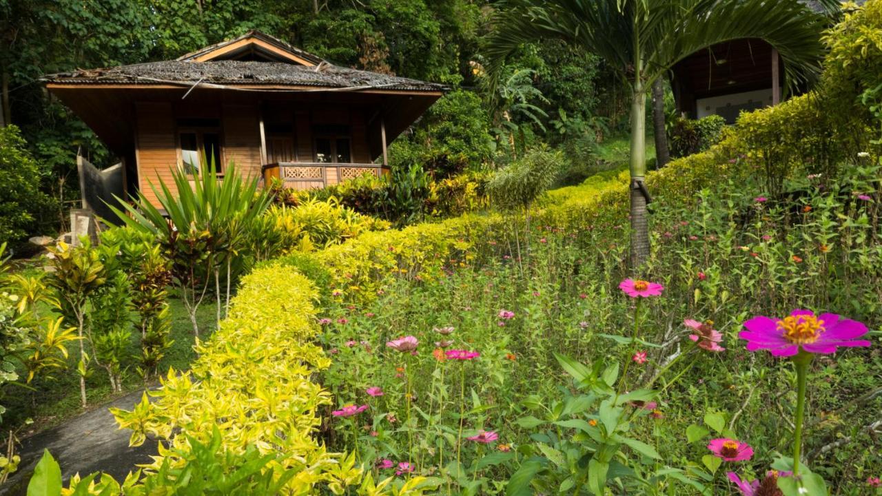 K2 Lembeh Dive Resort Bitung Exterior foto